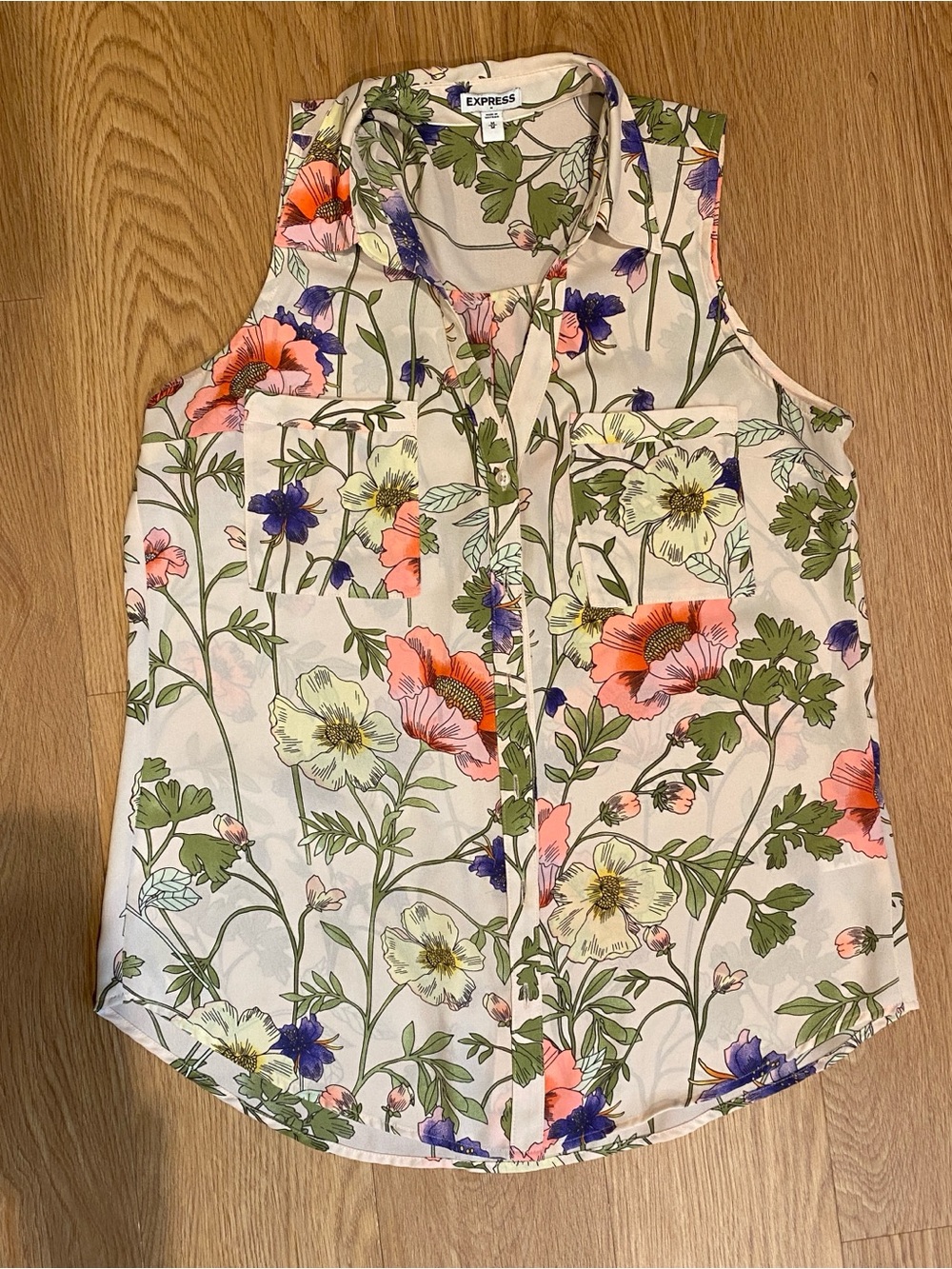 Express Sleeveless Button-Down Floral Blouse (sleeveless Portofino)